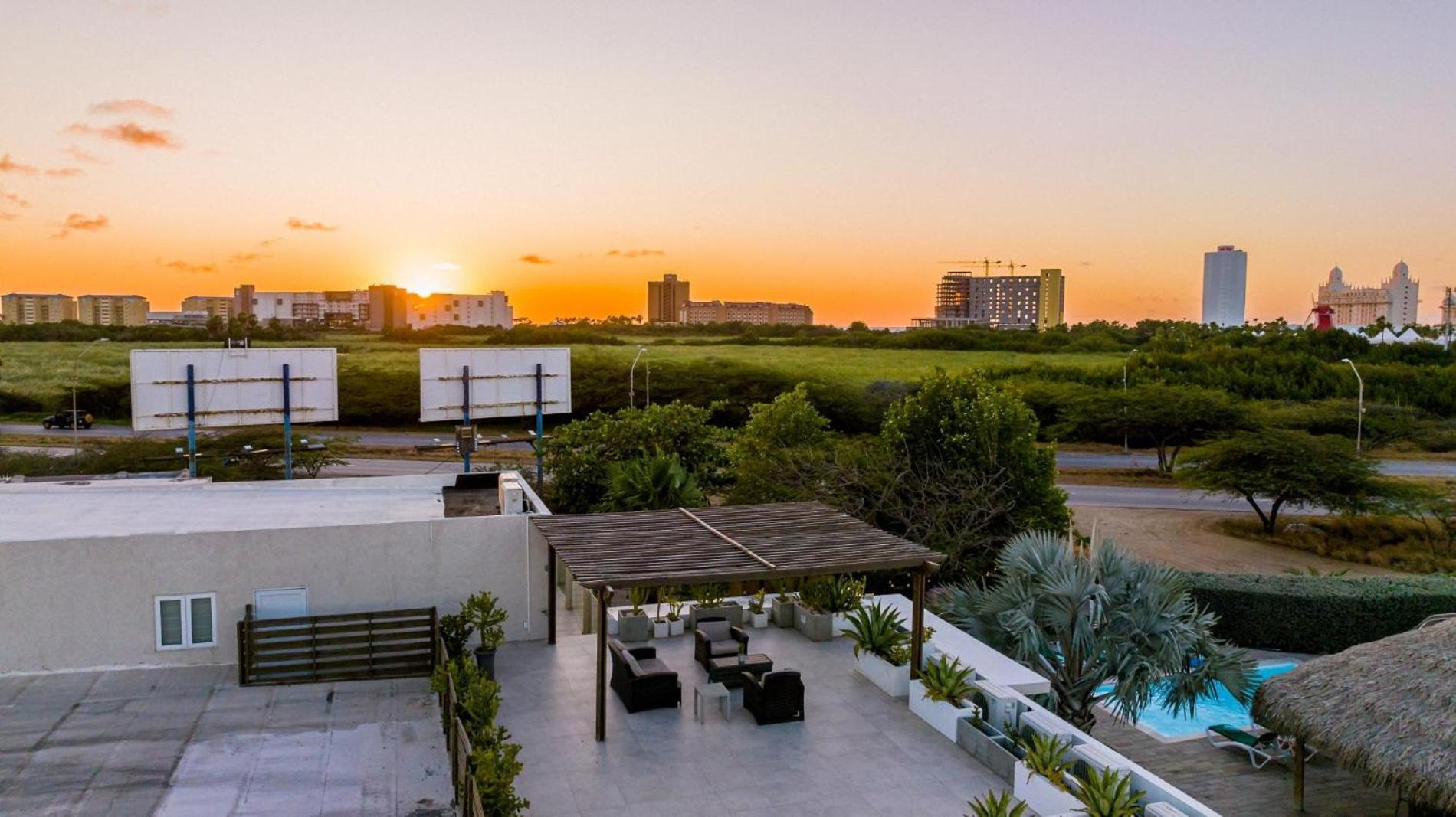 Koyari Modern Condos 9Br 7Ba Sleeps 26 W/ Pool And Roof Deck Palm Beach ภายนอก รูปภาพ