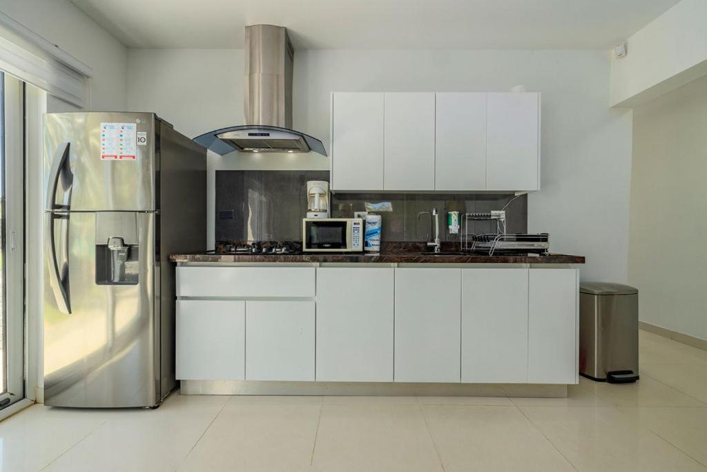 Koyari Modern Condos 9Br 7Ba Sleeps 26 W/ Pool And Roof Deck Palm Beach ภายนอก รูปภาพ