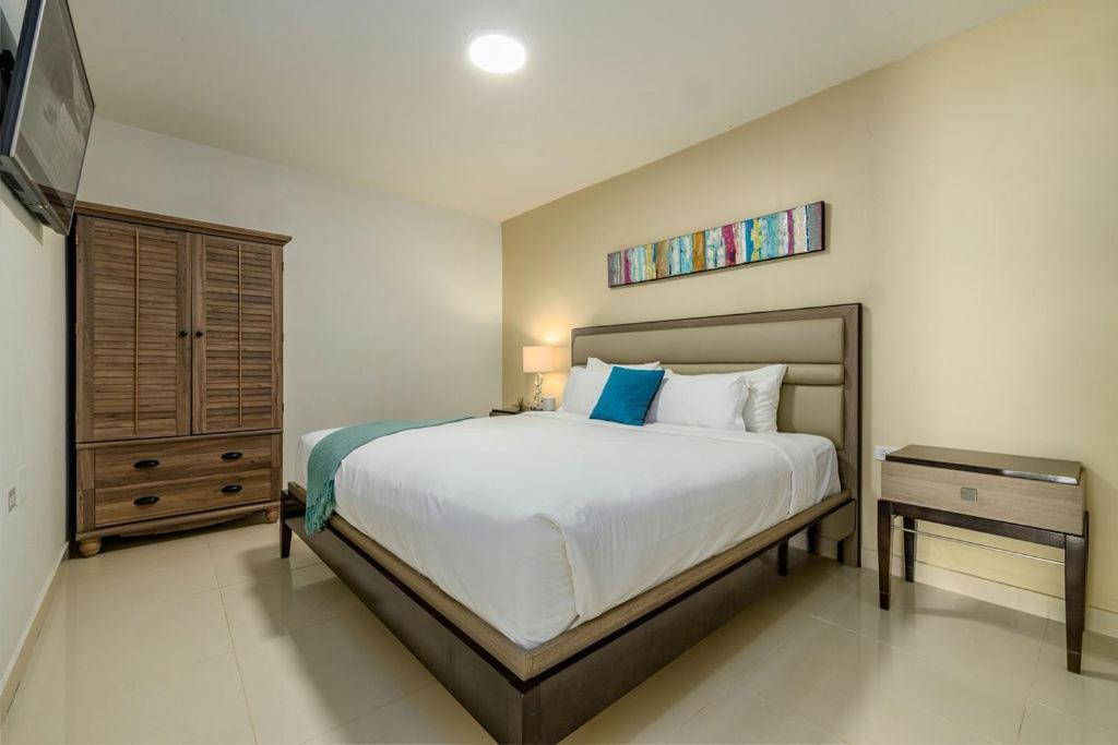 Koyari Modern Condos 9Br 7Ba Sleeps 26 W/ Pool And Roof Deck Palm Beach ภายนอก รูปภาพ