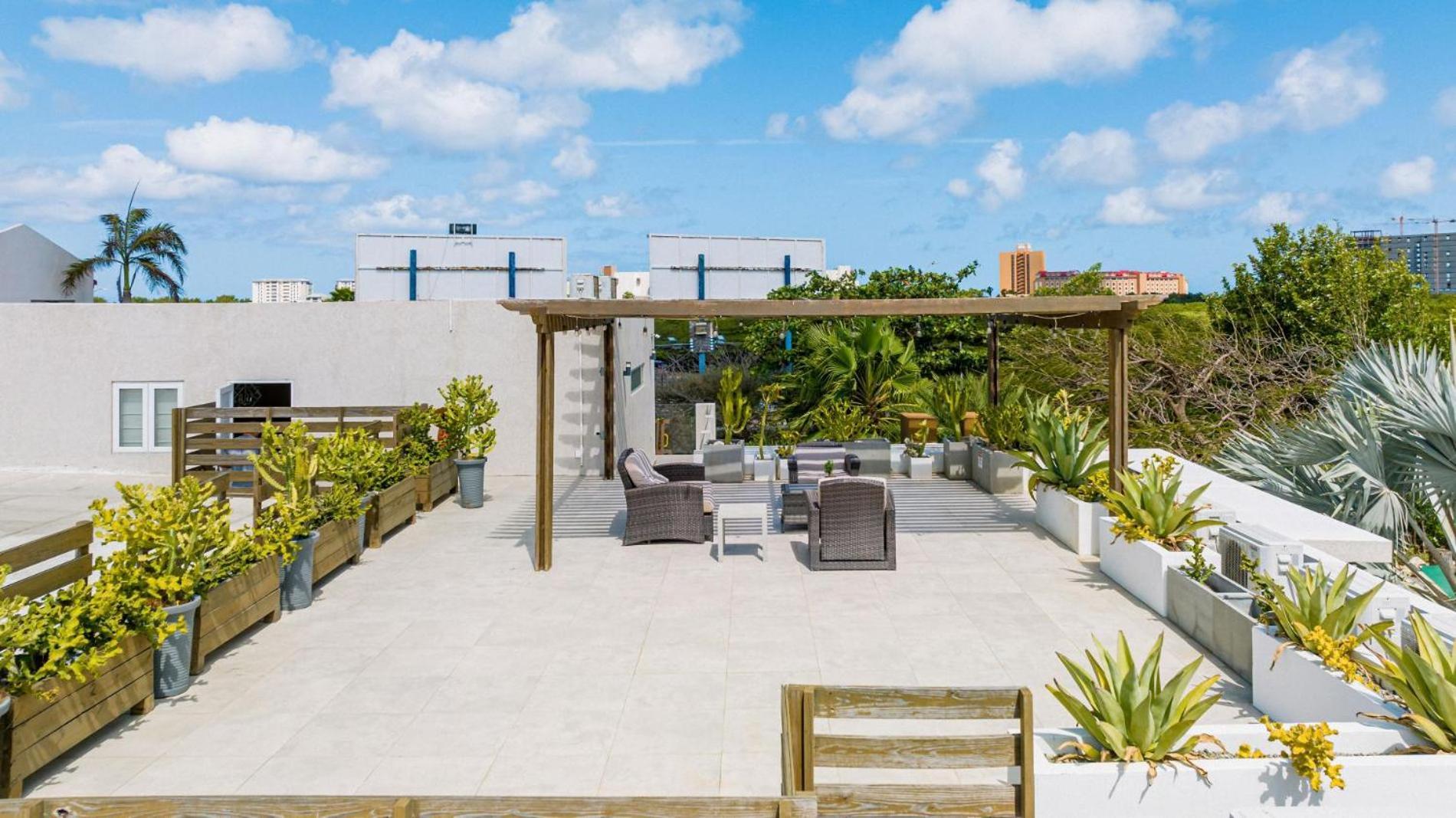 Koyari Modern Condos 9Br 7Ba Sleeps 26 W/ Pool And Roof Deck Palm Beach ภายนอก รูปภาพ