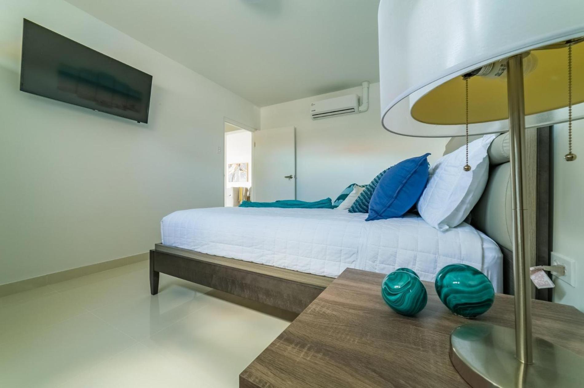 Koyari Modern Condos 9Br 7Ba Sleeps 26 W/ Pool And Roof Deck Palm Beach ภายนอก รูปภาพ
