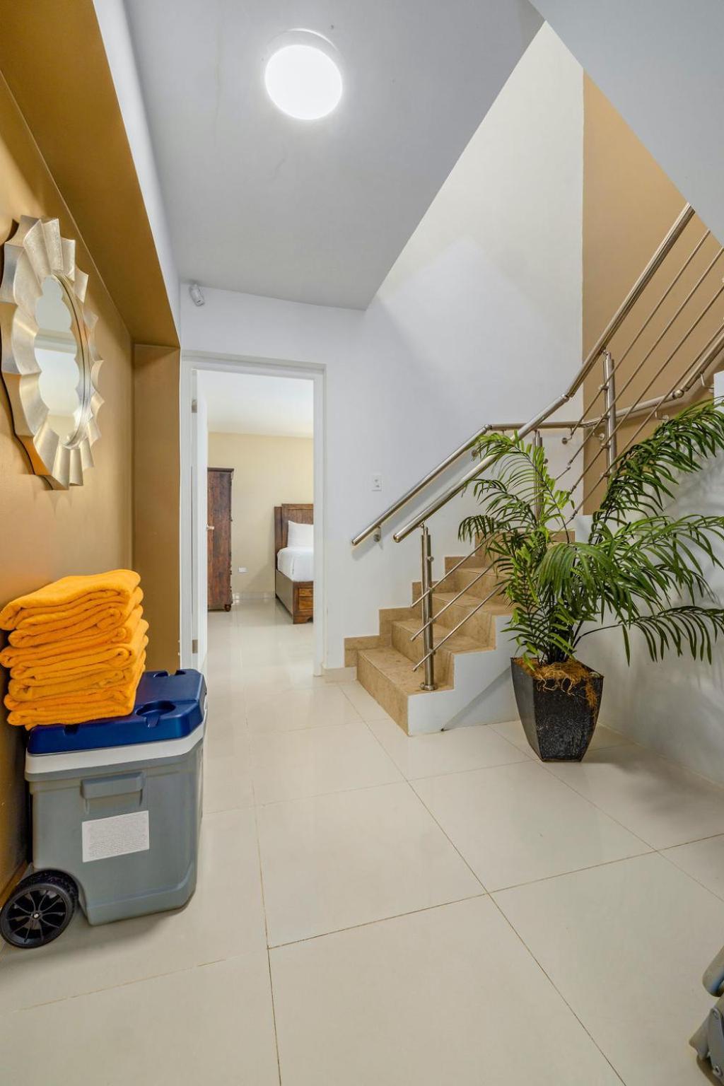 Koyari Modern Condos 9Br 7Ba Sleeps 26 W/ Pool And Roof Deck Palm Beach ภายนอก รูปภาพ