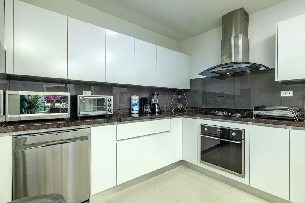 Koyari Modern Condos 9Br 7Ba Sleeps 26 W/ Pool And Roof Deck Palm Beach ภายนอก รูปภาพ
