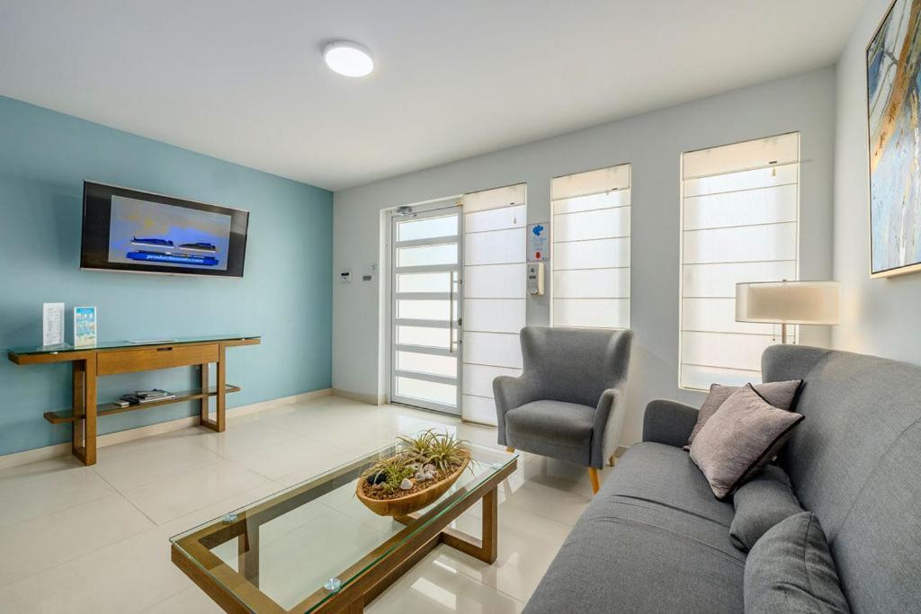 Koyari Modern Condos 9Br 7Ba Sleeps 26 W/ Pool And Roof Deck Palm Beach ภายนอก รูปภาพ