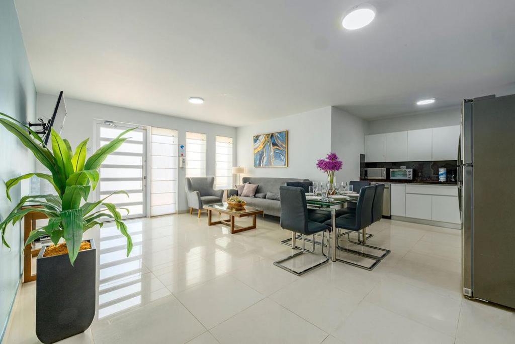 Koyari Modern Condos 9Br 7Ba Sleeps 26 W/ Pool And Roof Deck Palm Beach ภายนอก รูปภาพ