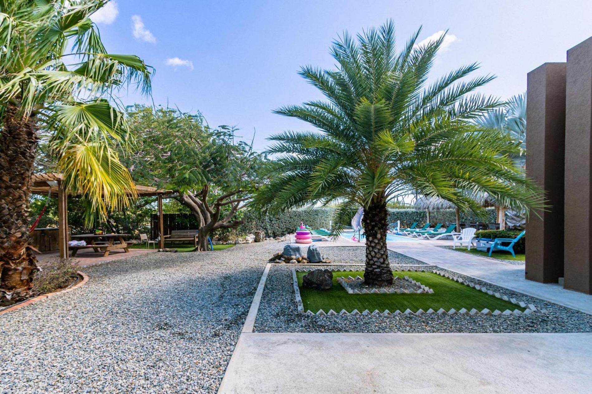 Koyari Modern Condos 9Br 7Ba Sleeps 26 W/ Pool And Roof Deck Palm Beach ภายนอก รูปภาพ